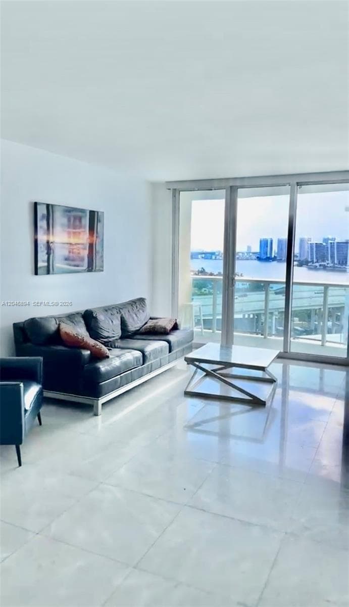 19380 Collins Ave 1423 photo 3
