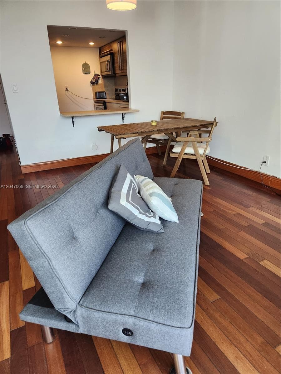 5401 Collins Ave 1110 photo 6