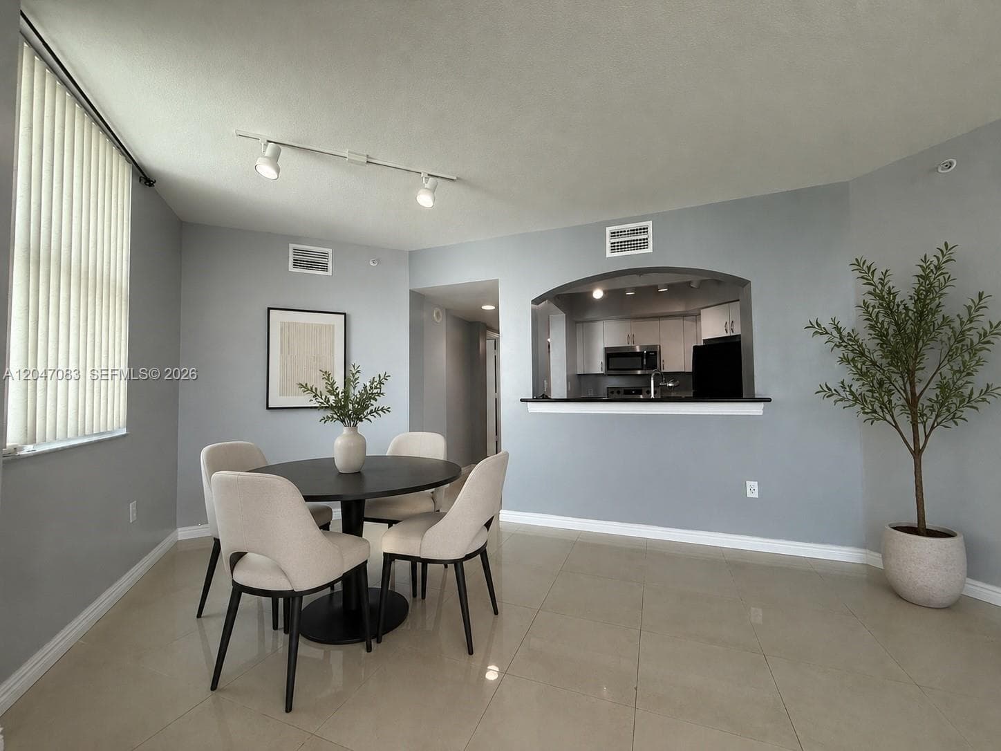 9201 Collins Ave 521 photo 4