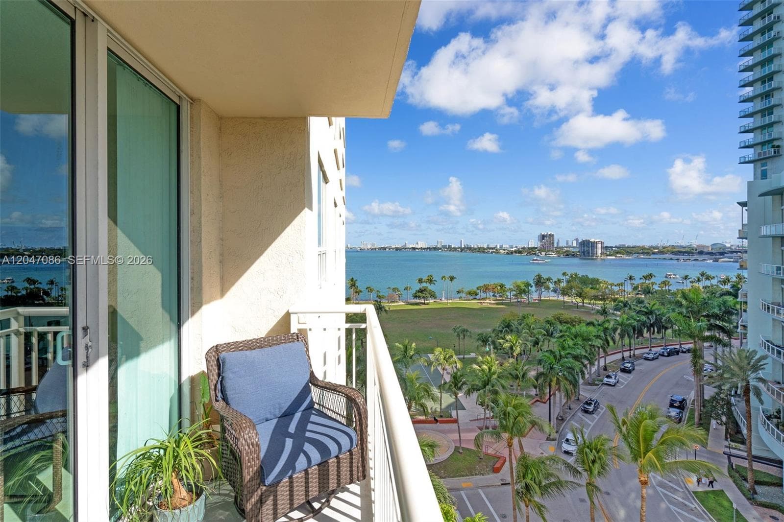 2000 N Bayshore Dr 909 photo 1