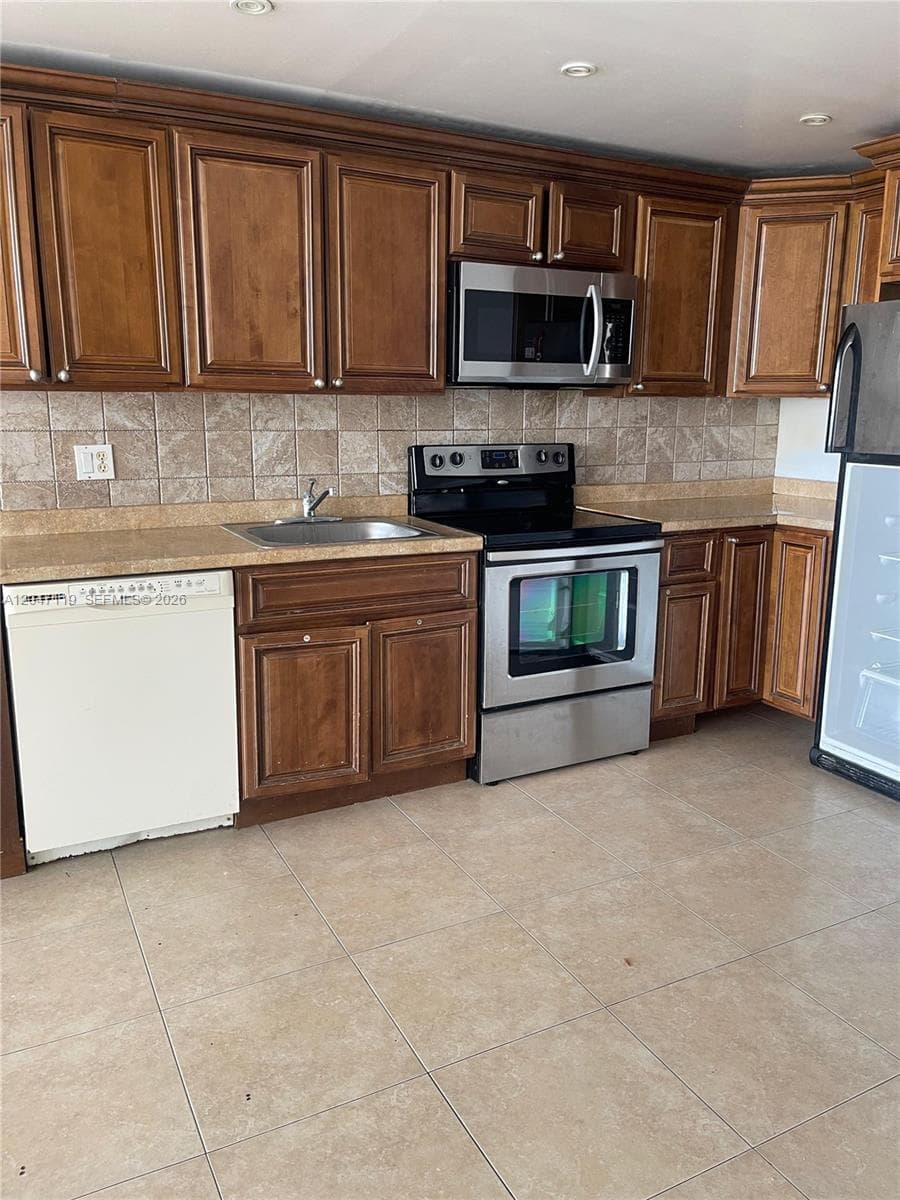 1351 NE Miami Gardens Dr 1514E photo 2
