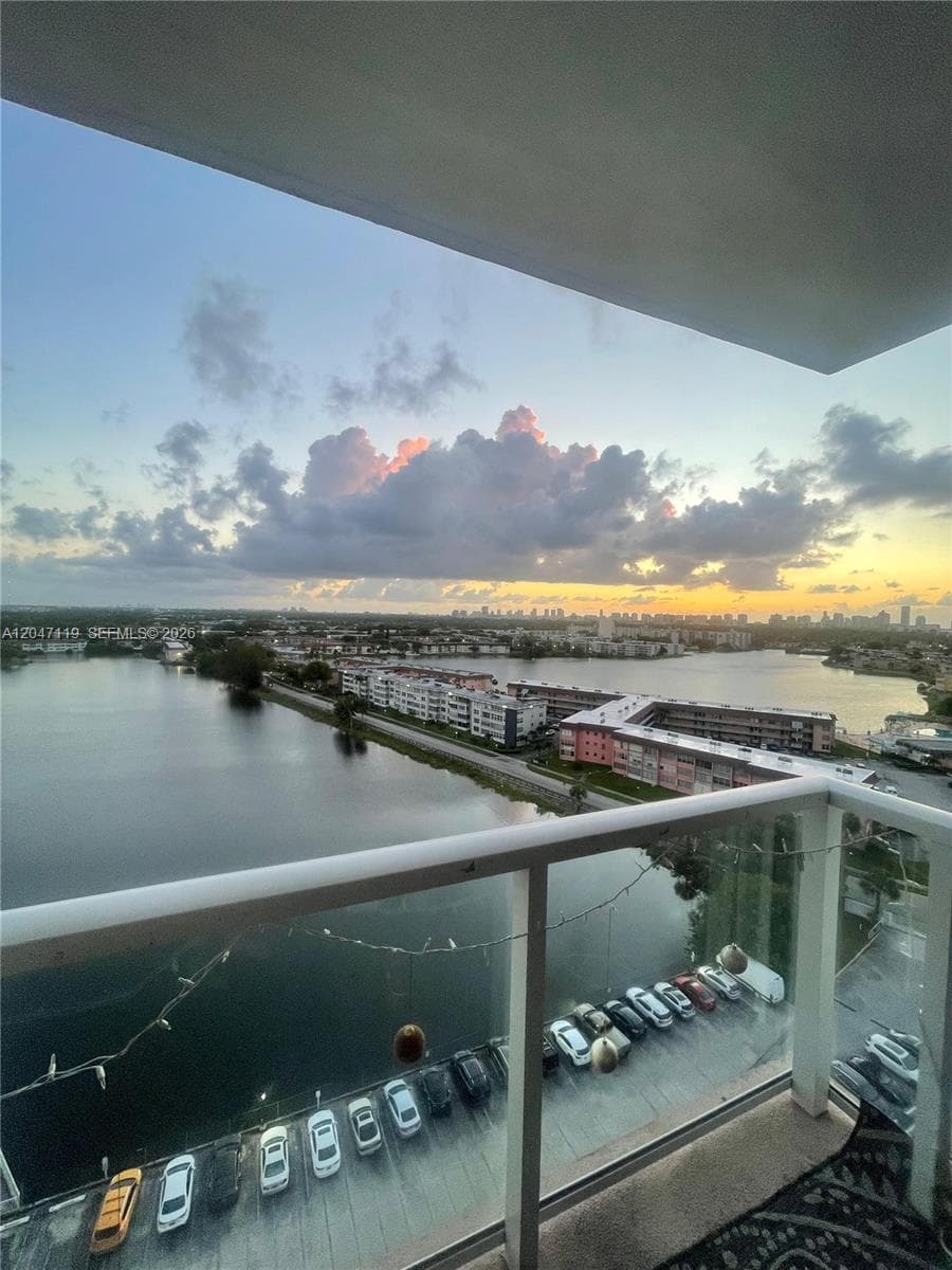 1351 NE Miami Gardens Dr 1514E photo 1