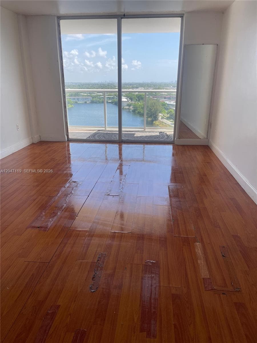 1351 NE Miami Gardens Dr 1514E photo 8