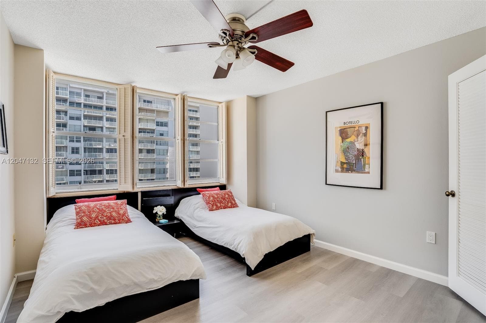 18041 Biscayne Blvd 1404 photo 17