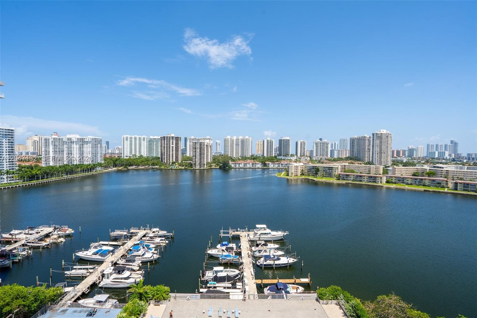 18041 Biscayne Blvd 1404 photo 21