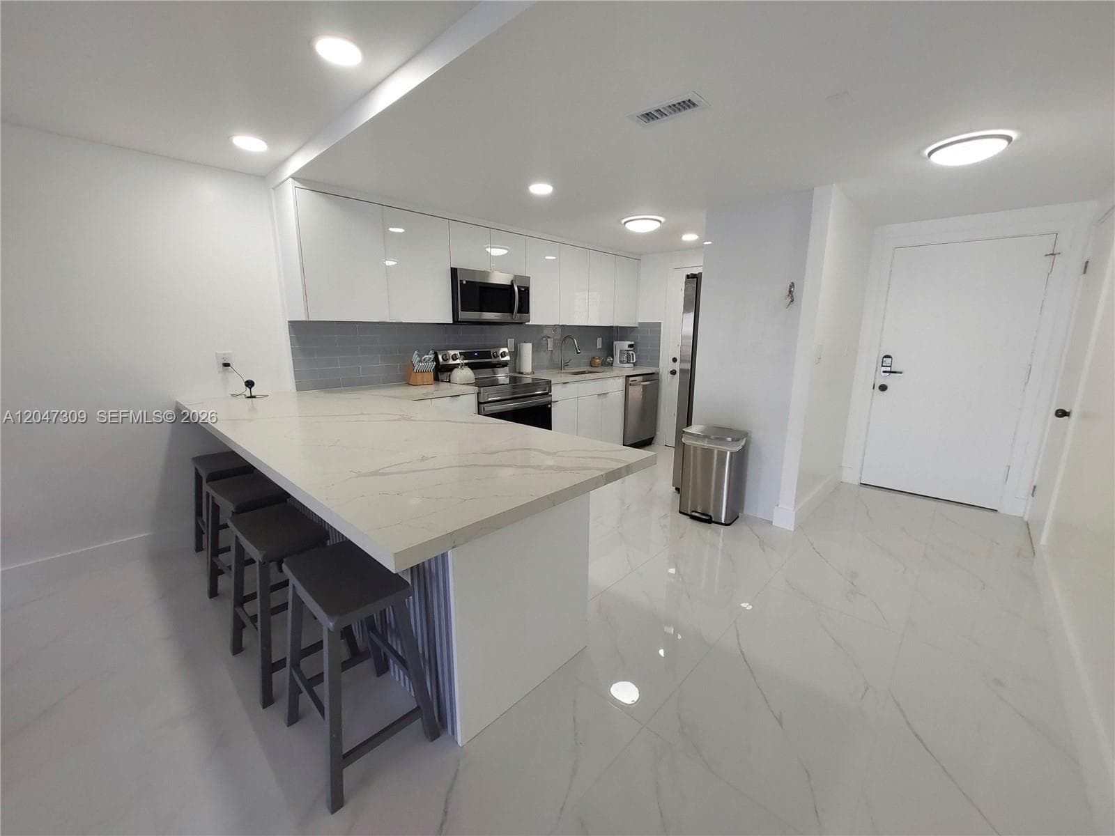 400 Golden Isles Dr 47 photo 7