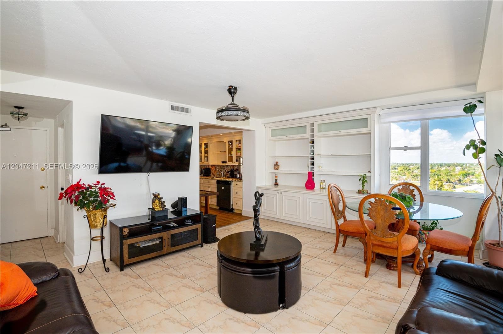 7545 E Treasure Dr 9B photo 3