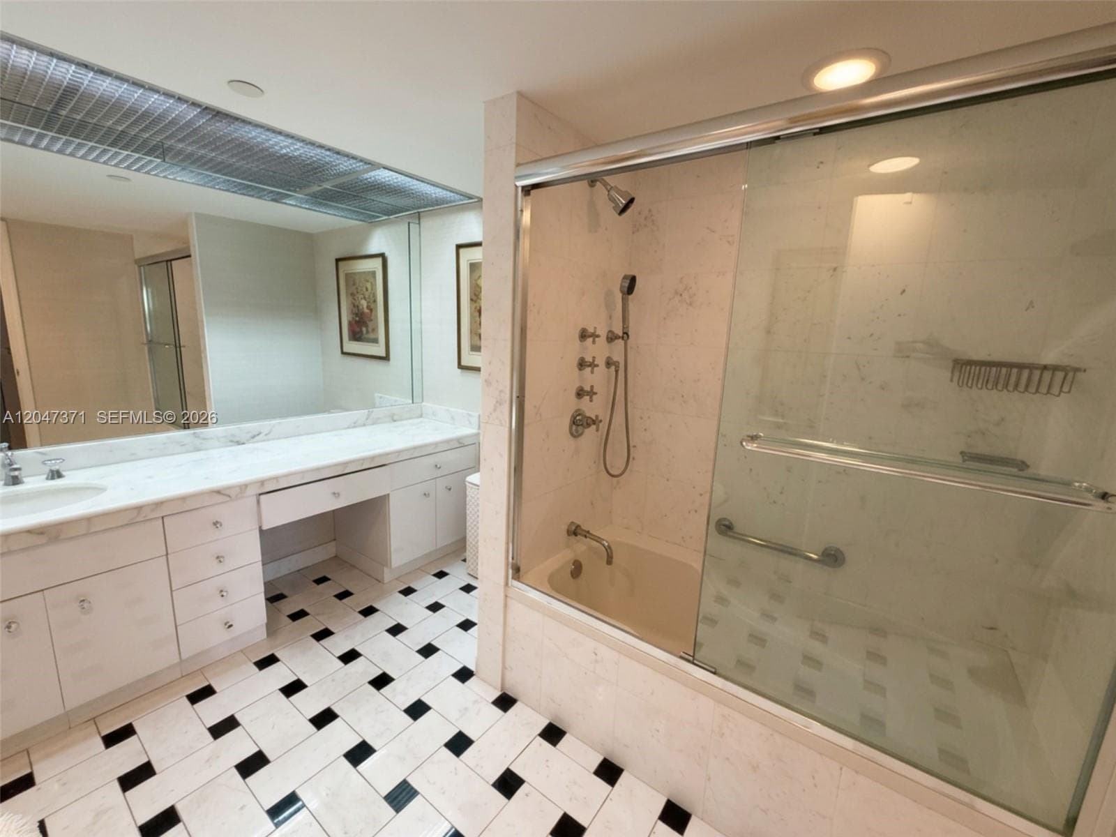 19707 Turnberry Way 16G photo 10