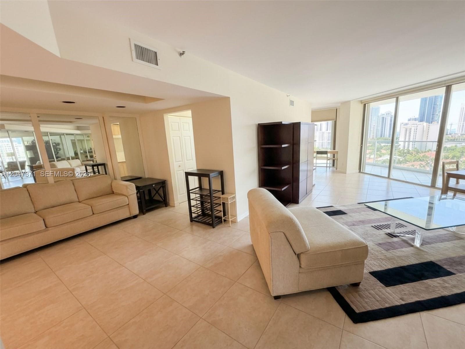 19707 Turnberry Way 16G photo 4