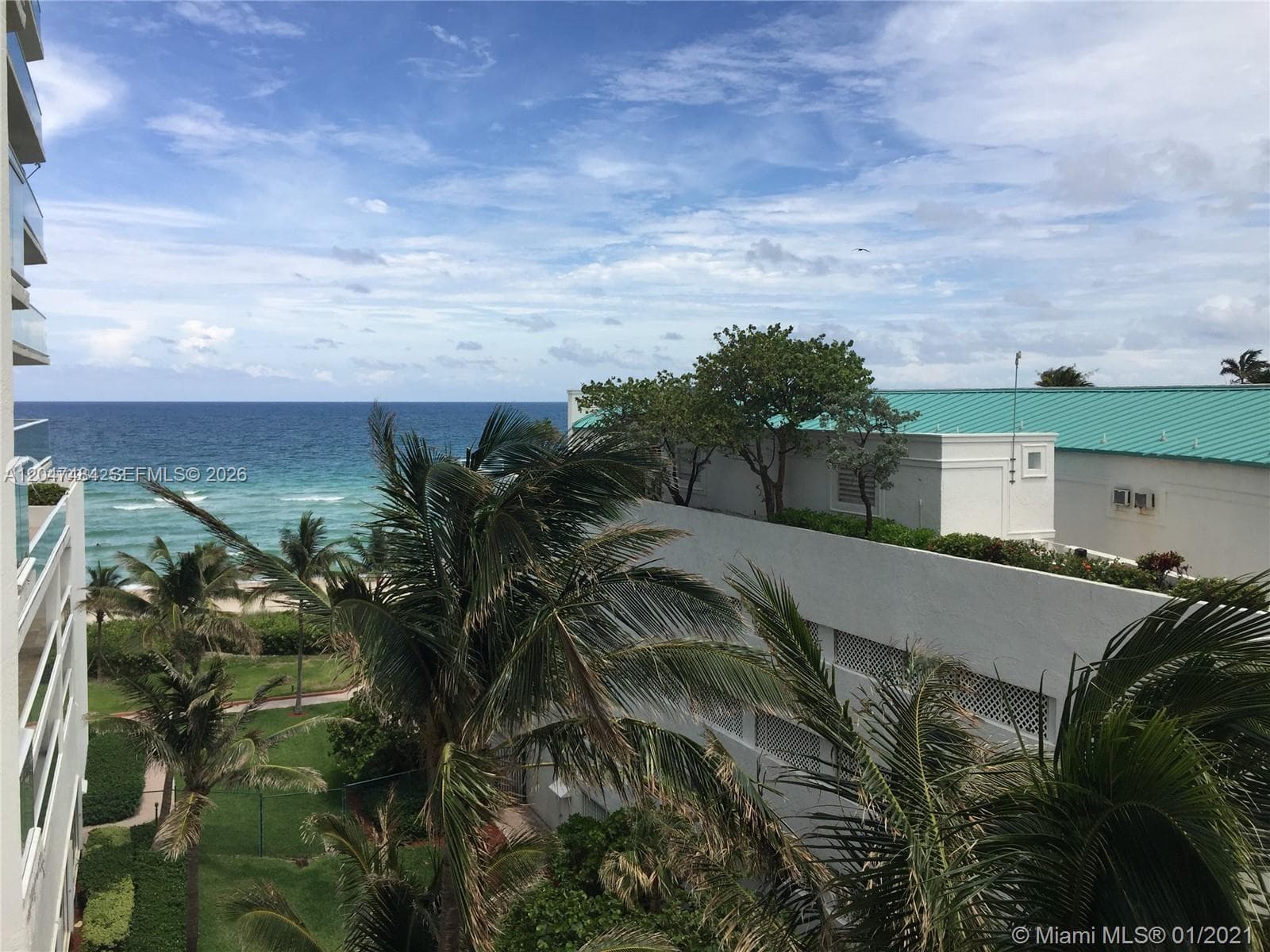 16485 Collins Ave 538 photo 2