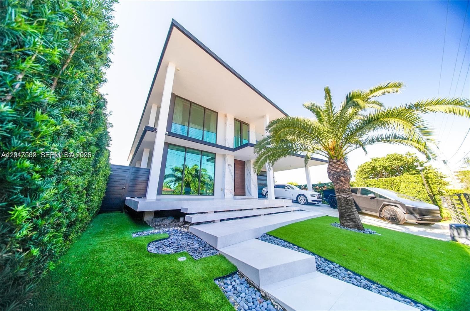 7520 W Treasure Dr 2