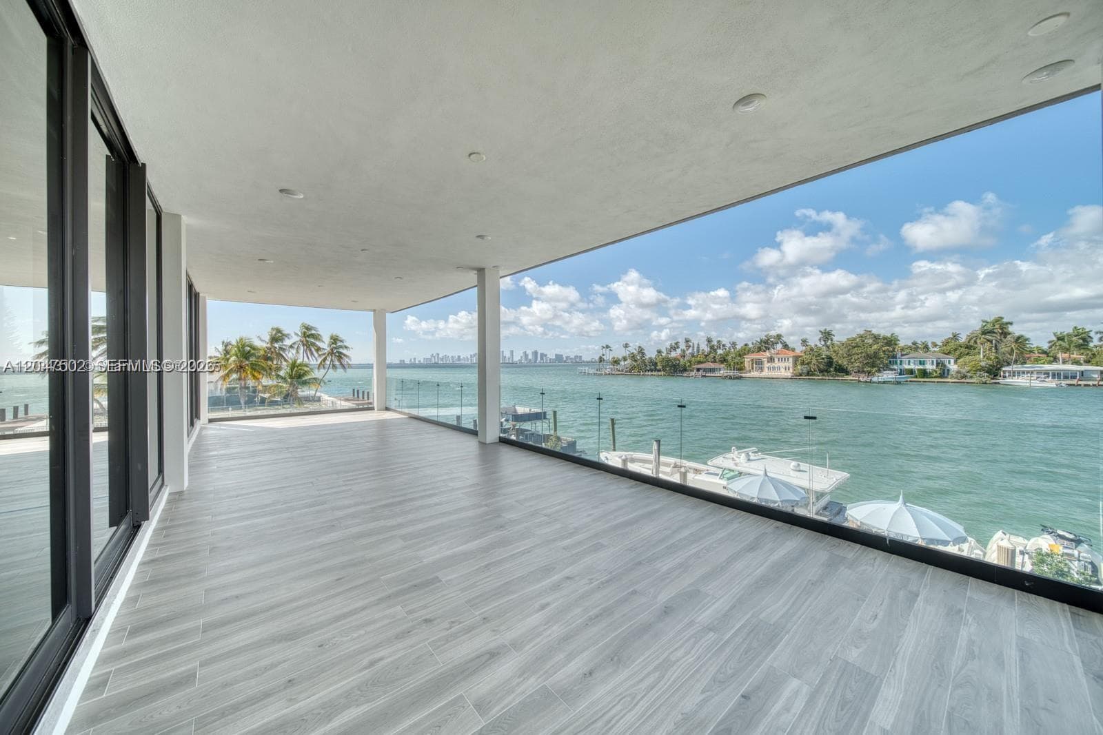 7520 W Treasure Dr photo 17