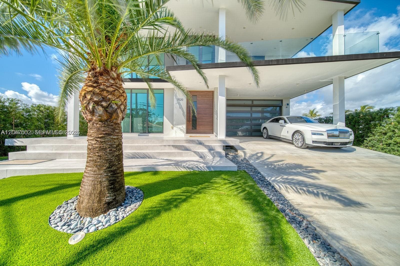 7520 W Treasure Dr 3