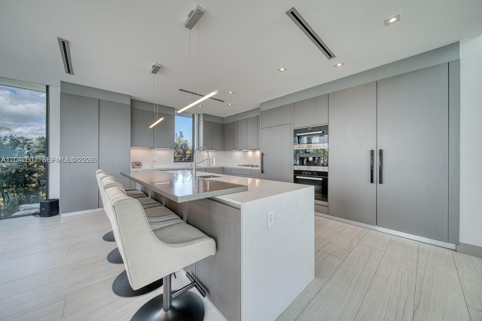 7520 W Treasure Dr photo 10