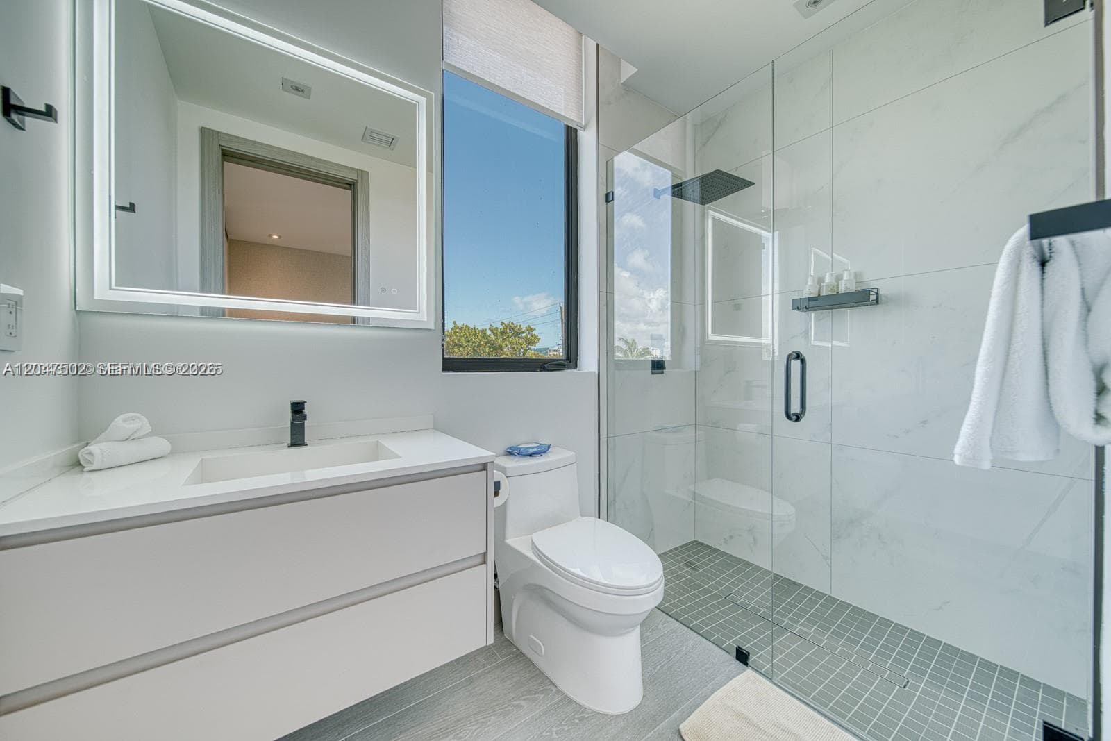 7520 W Treasure Dr photo 21