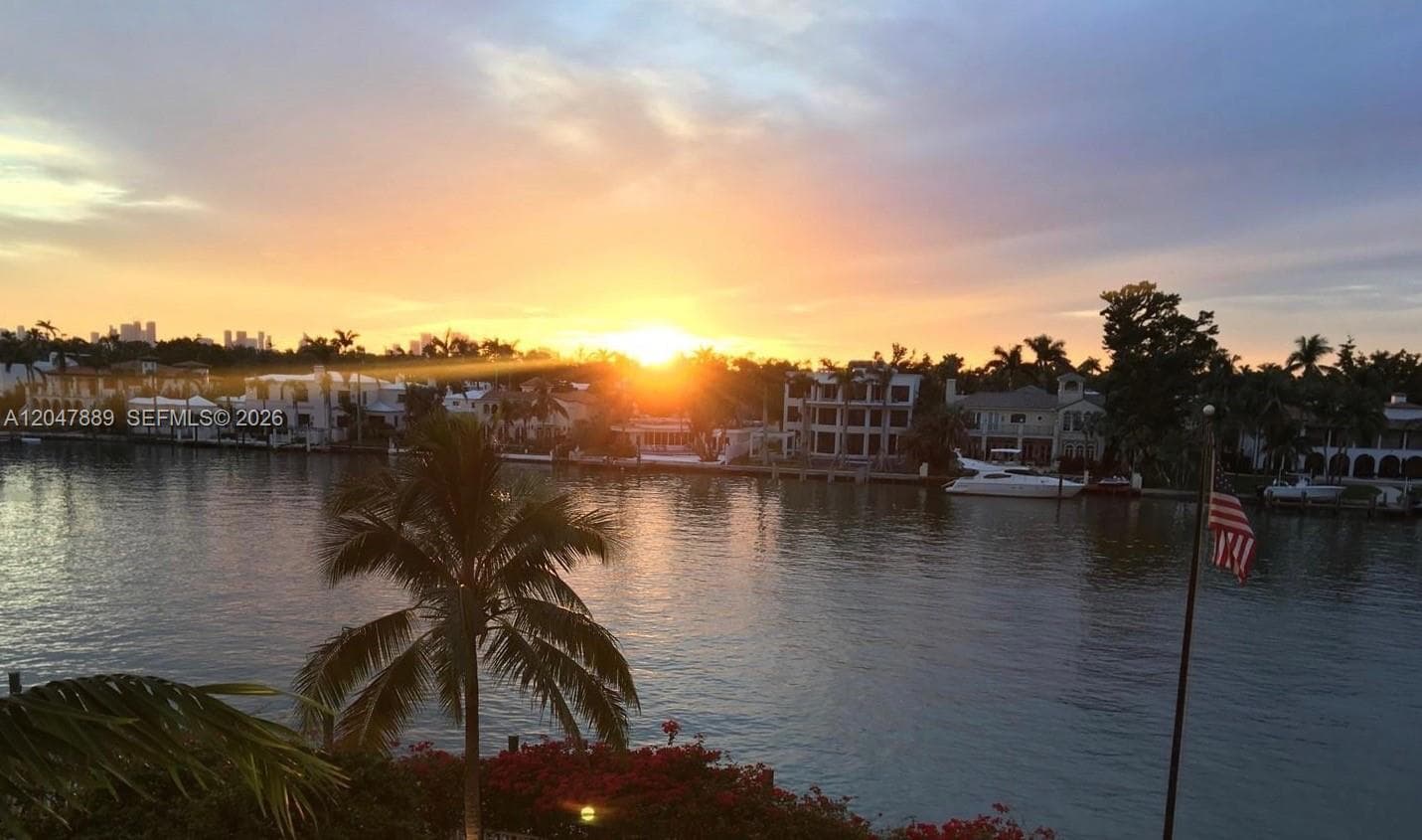 5700 Collins Ave #6J 2
