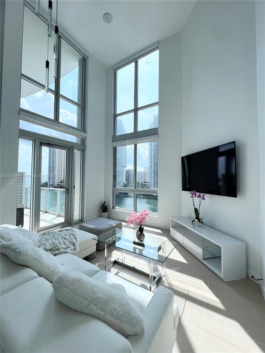 300 S Biscayne Blvd #L-814 2