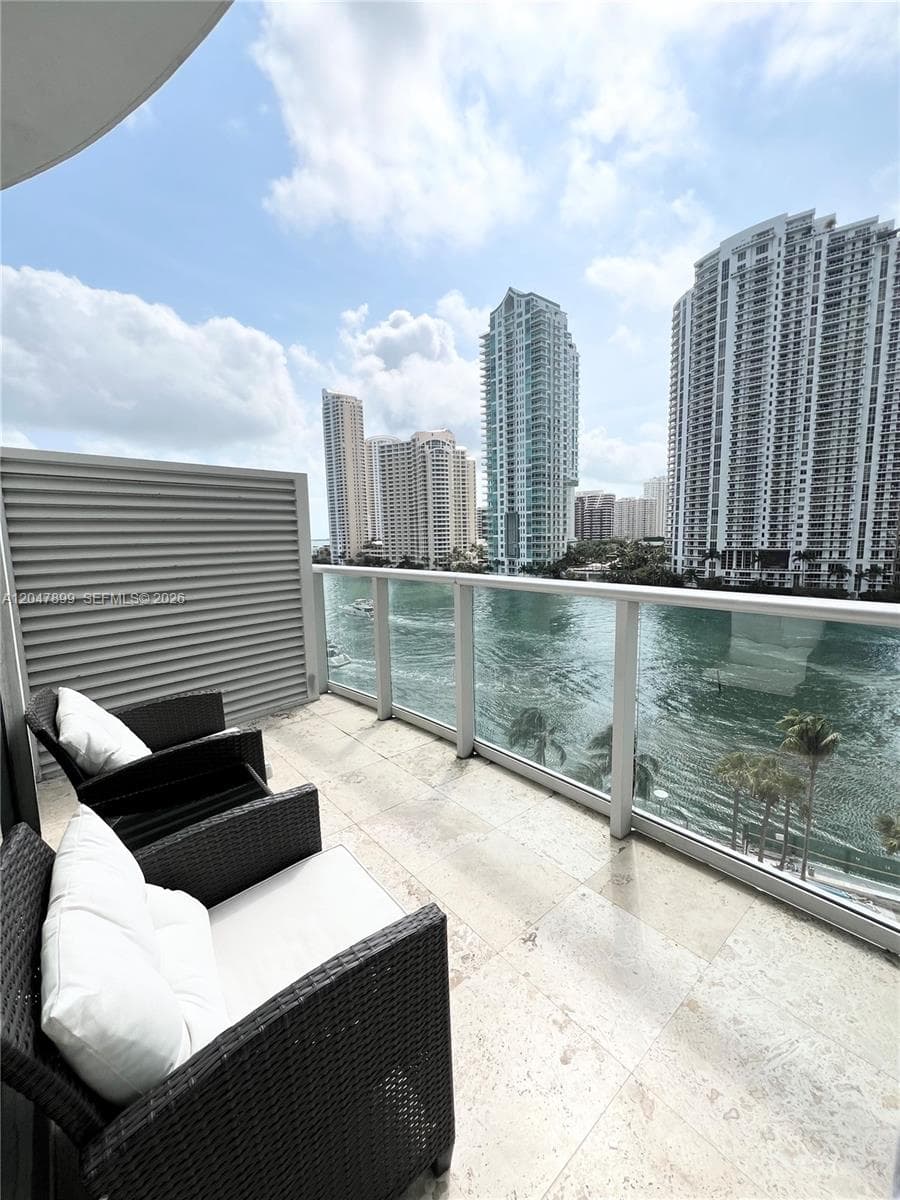 300 S Biscayne Blvd #L-814 3