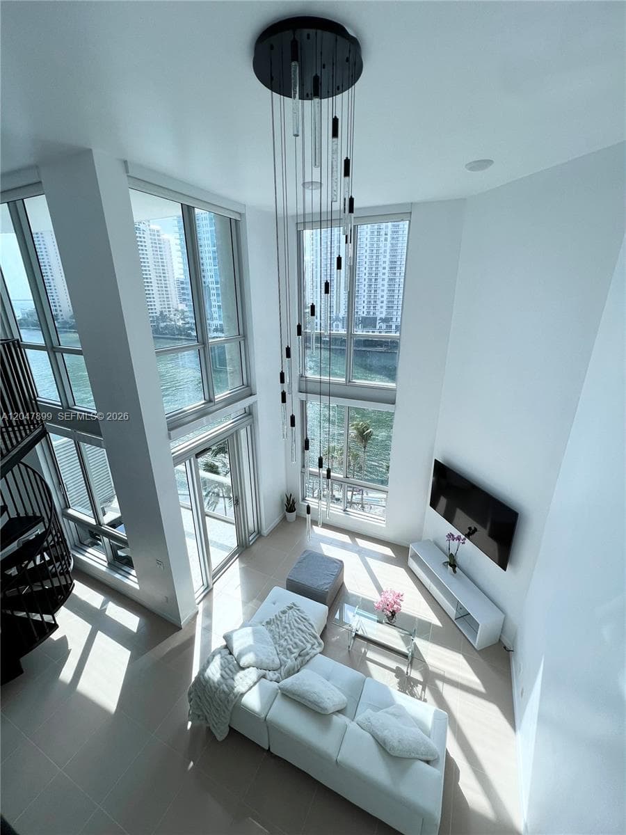 300 S Biscayne Blvd #L-814 1