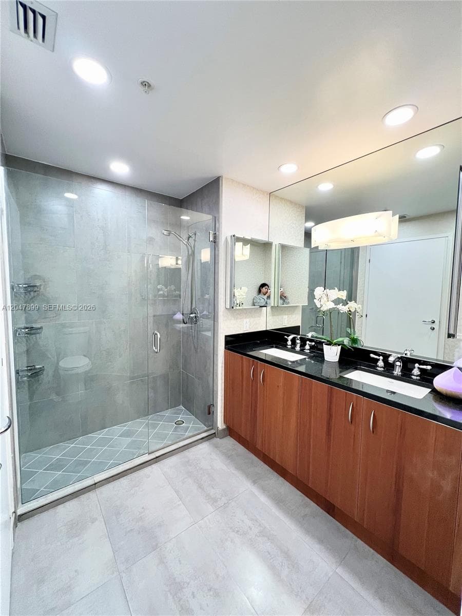300 S Biscayne Blvd #L-814 5