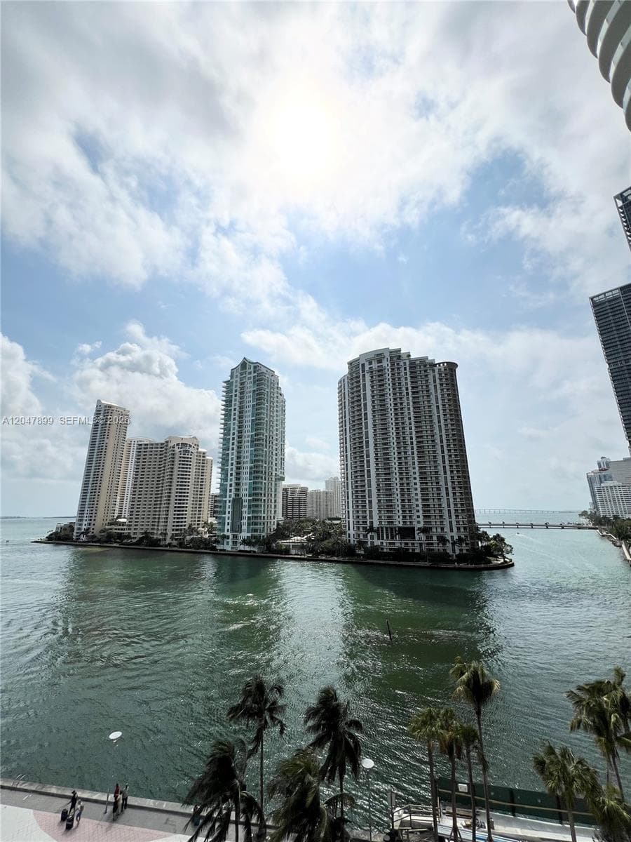 300 S Biscayne Blvd #L-814 4