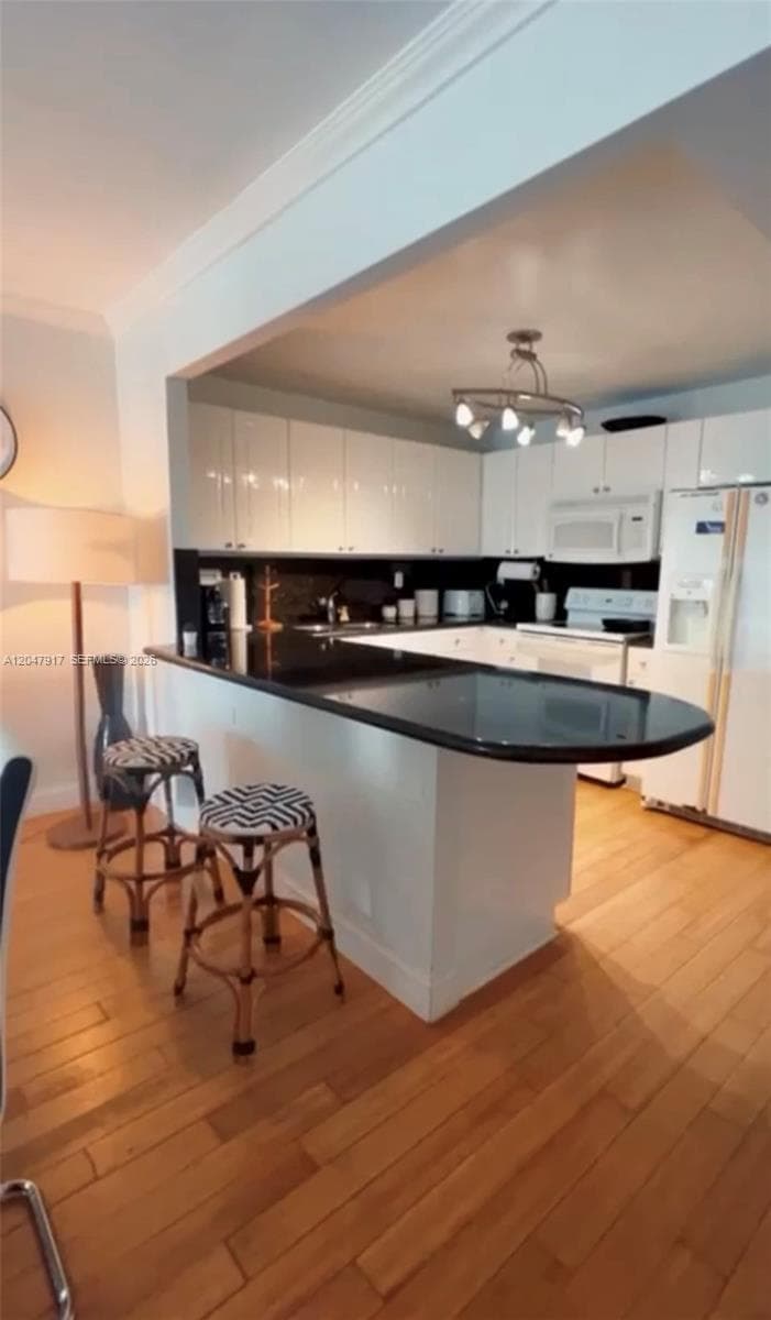 2301 Collins Ave 833 photo 9