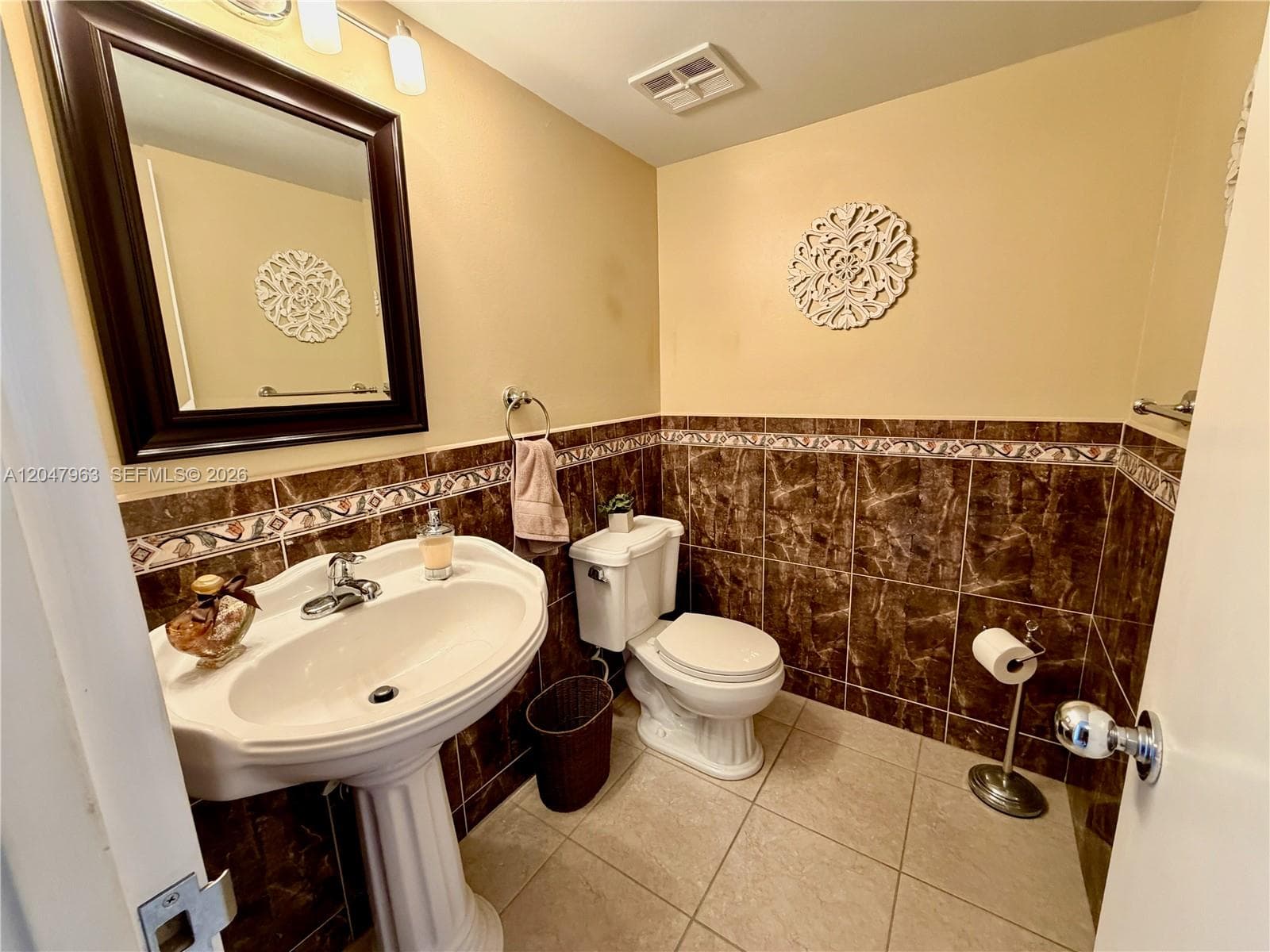 100 Golden Isles Dr 901 photo 15