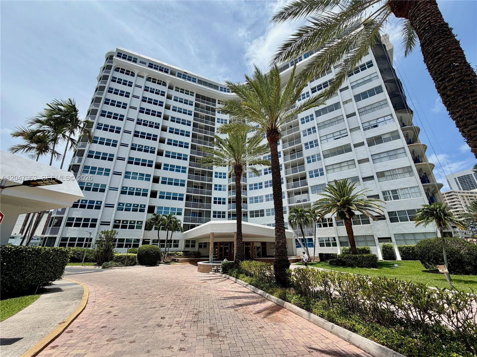 100 Golden Isles Dr #901 4