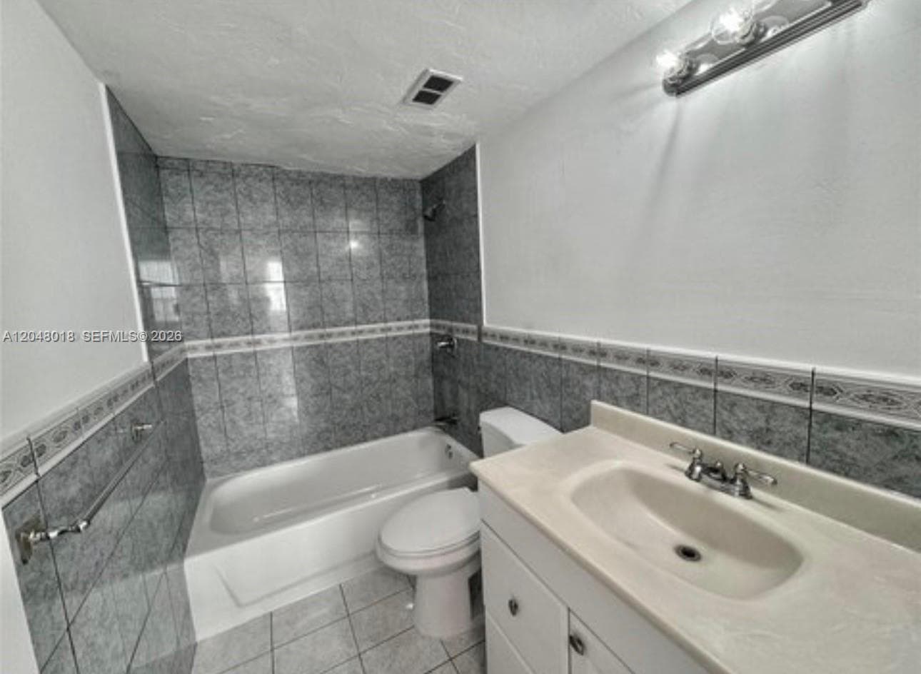 3660 NE 166th St 315 photo 14