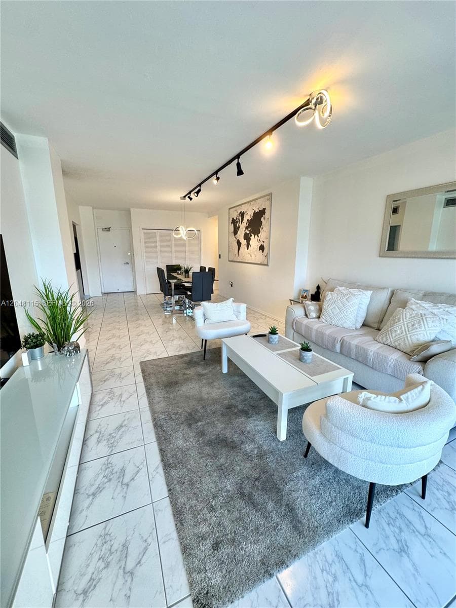 300 Bayview Dr #1603 3