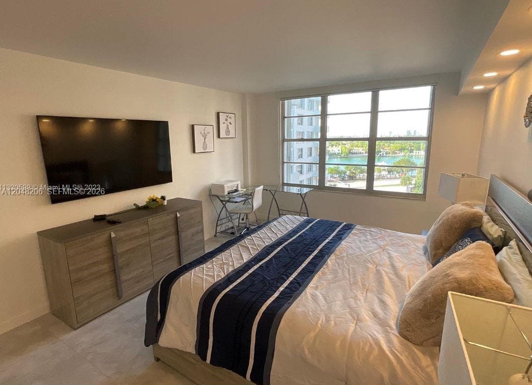 5161 Collins Ave 811 photo 10