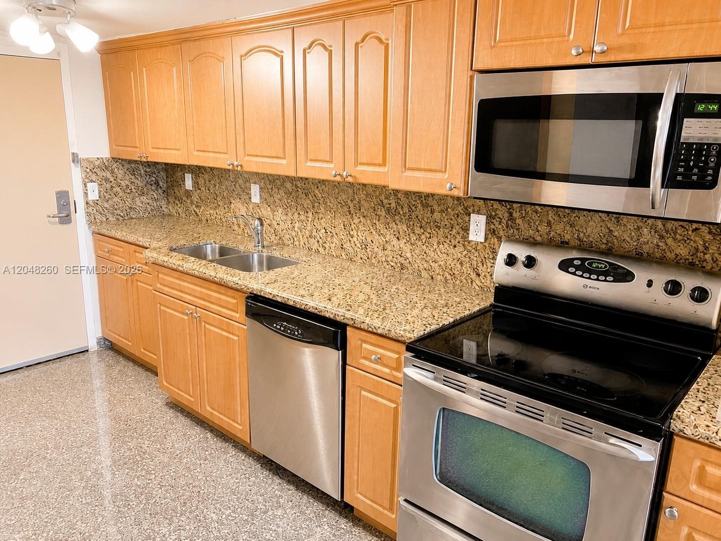 19201 Collins Ave 441 photo 5