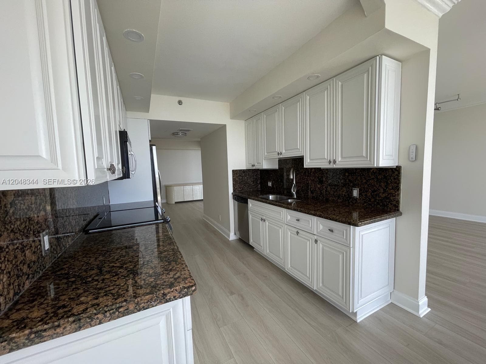 20281 E Country Club Dr 2104 photo 11