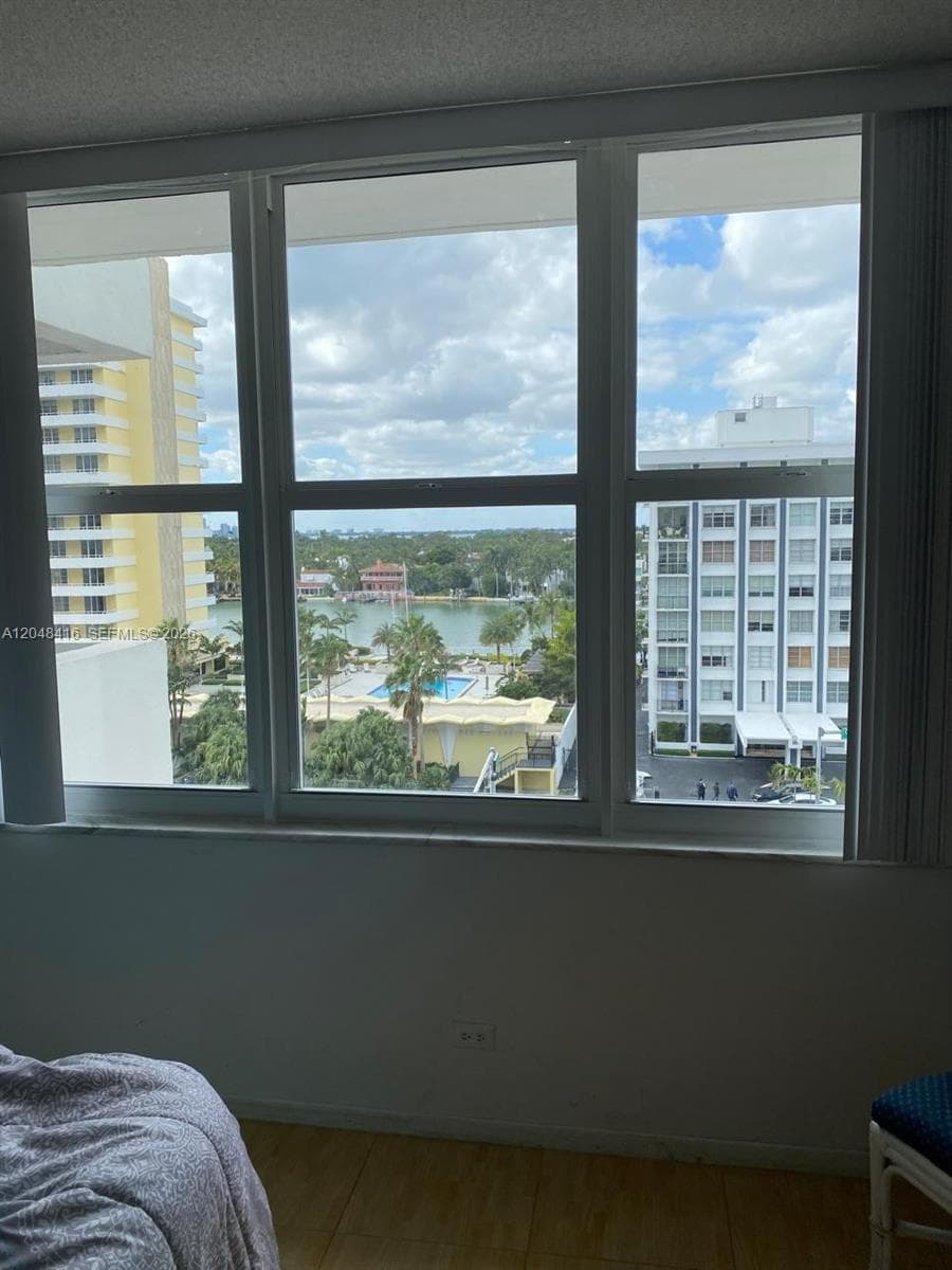 5601 Collins Ave 722 photo 2