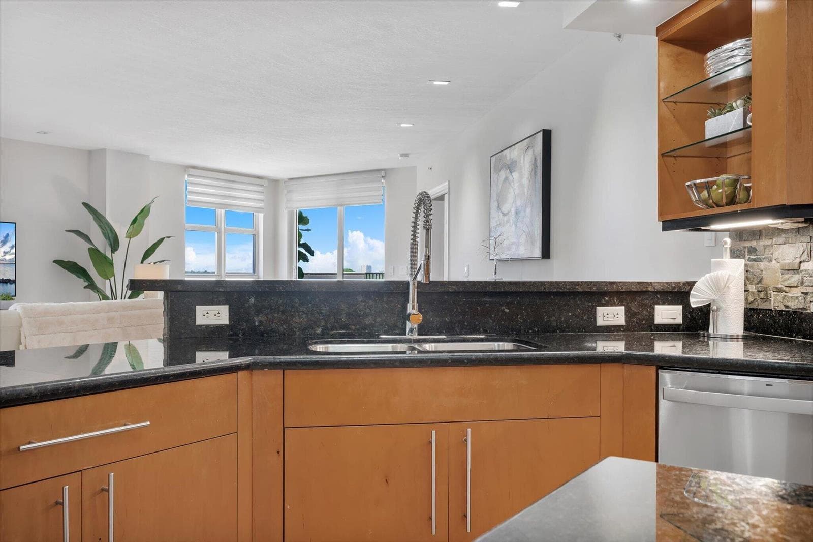 615 Bayshore Drive 603 photo 21