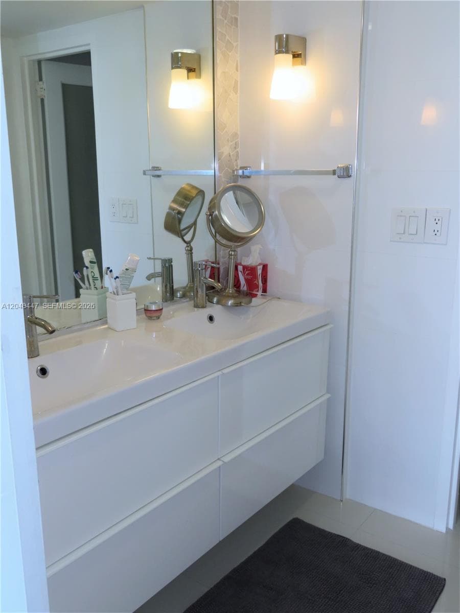 5701 Collins Ave 1703 photo 16
