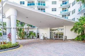 3001 S Ocean Dr 721 photo 1