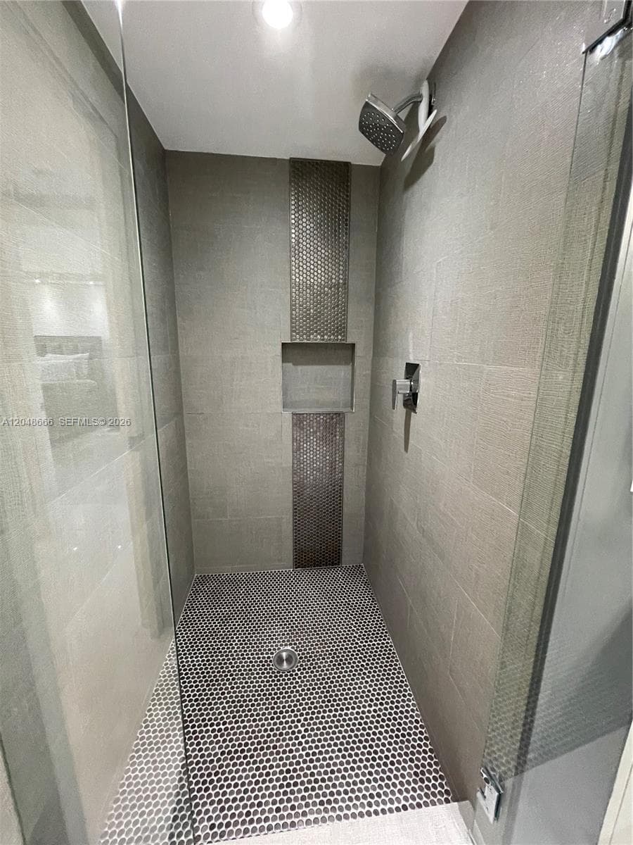 2500 PARKVIEW DR 1405 photo 24