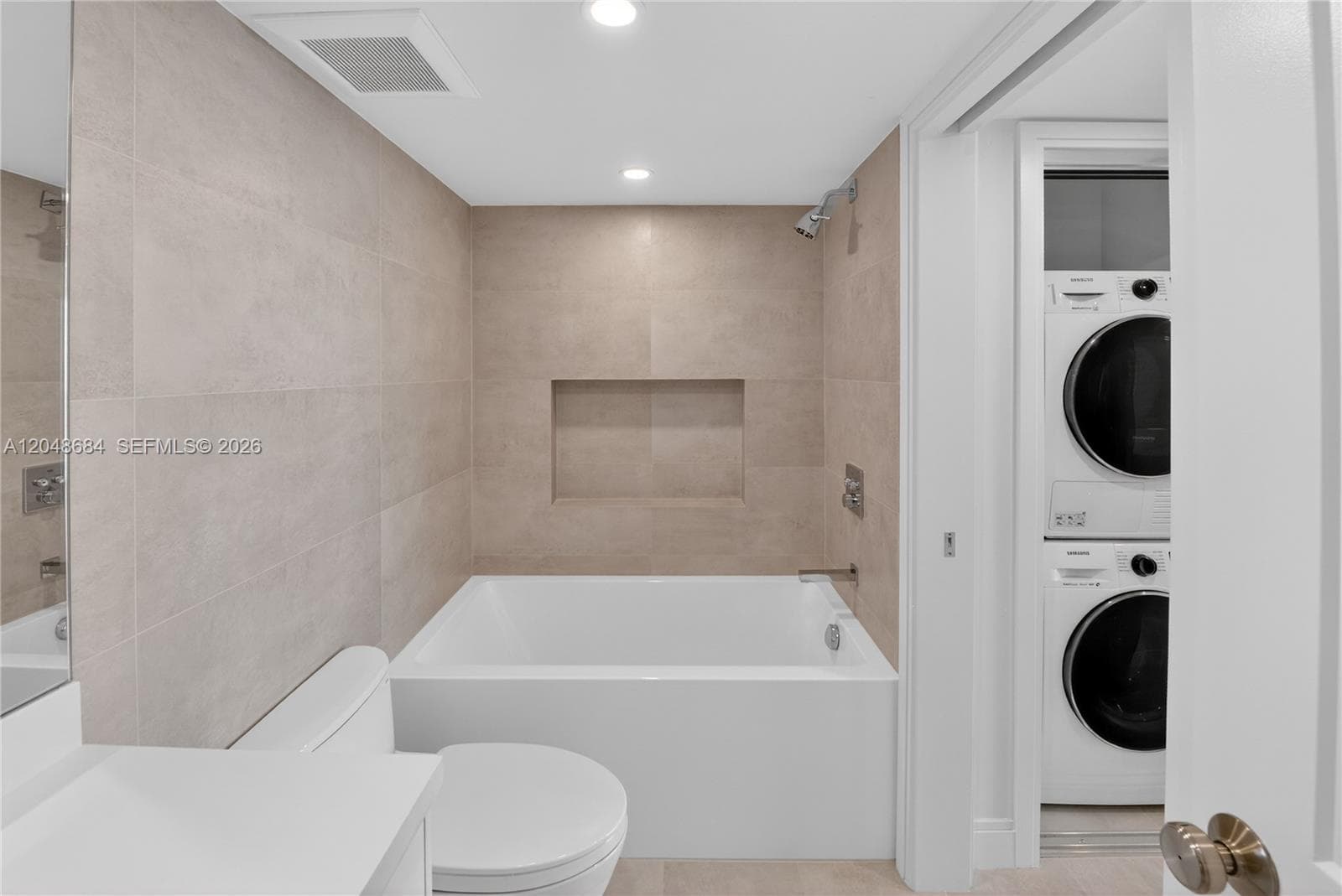 7601 E Treasure Dr 2319 photo 14
