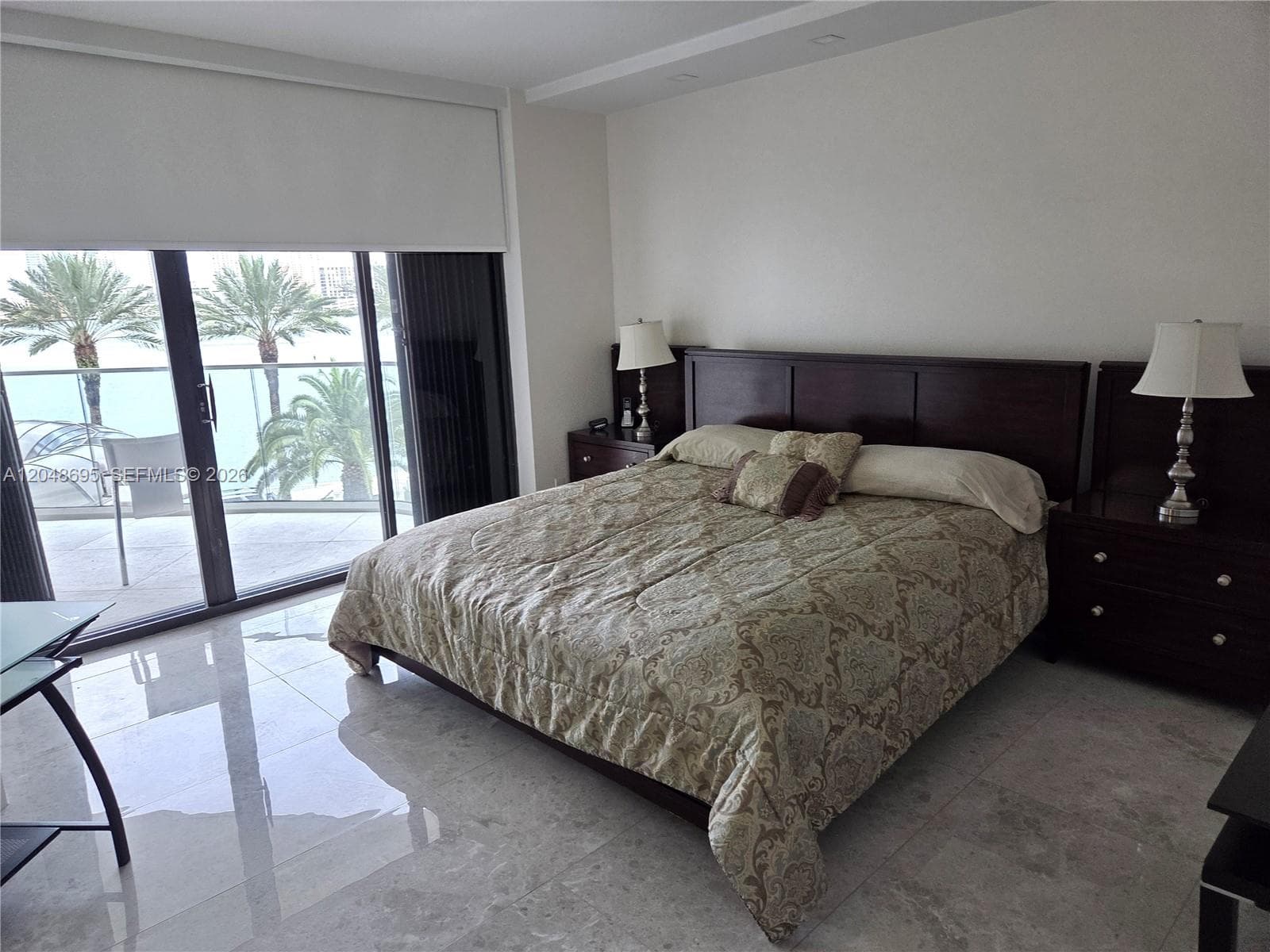 2800 Island Blvd 302 photo 4
