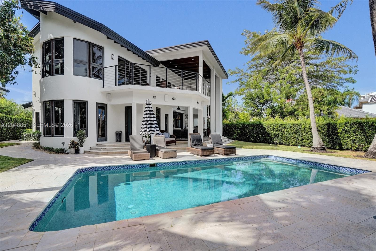 113 Holiday Dr 2