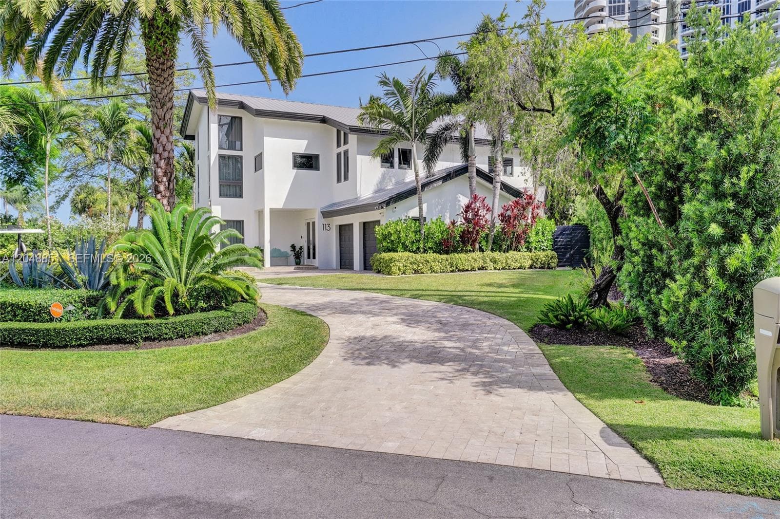 113 Holiday Dr 5