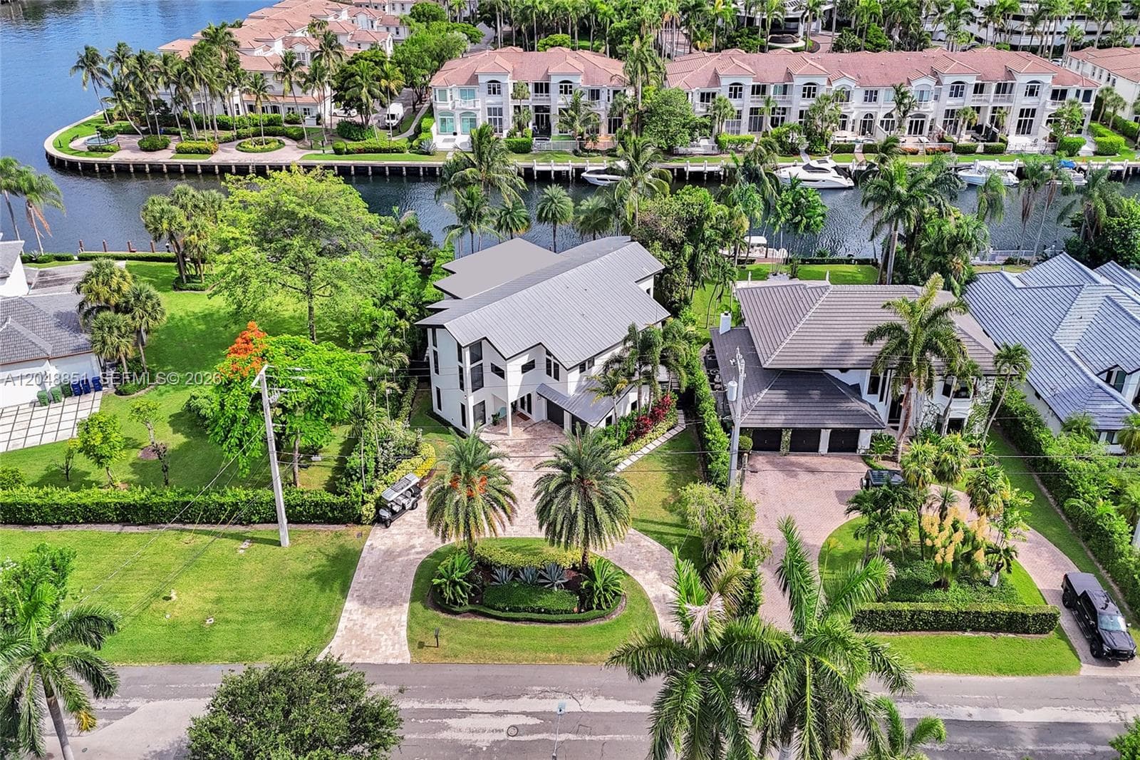 113 Holiday Dr photo 9