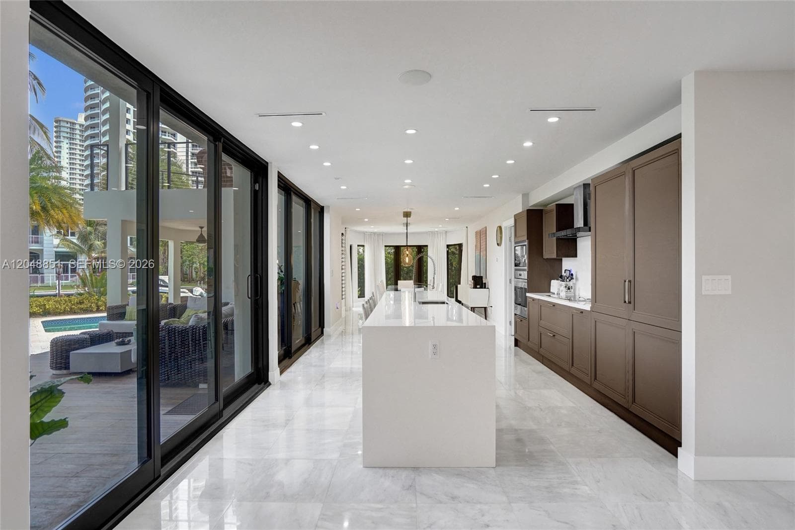 113 Holiday Dr photo 18