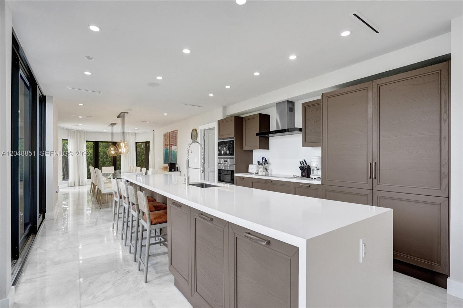 113 Holiday Dr 4