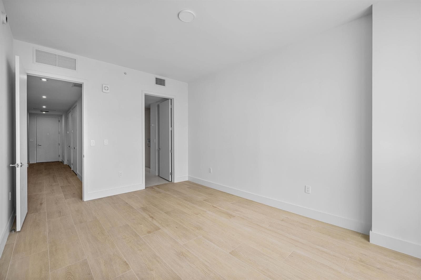 305 Briny Avenue 506 photo 19