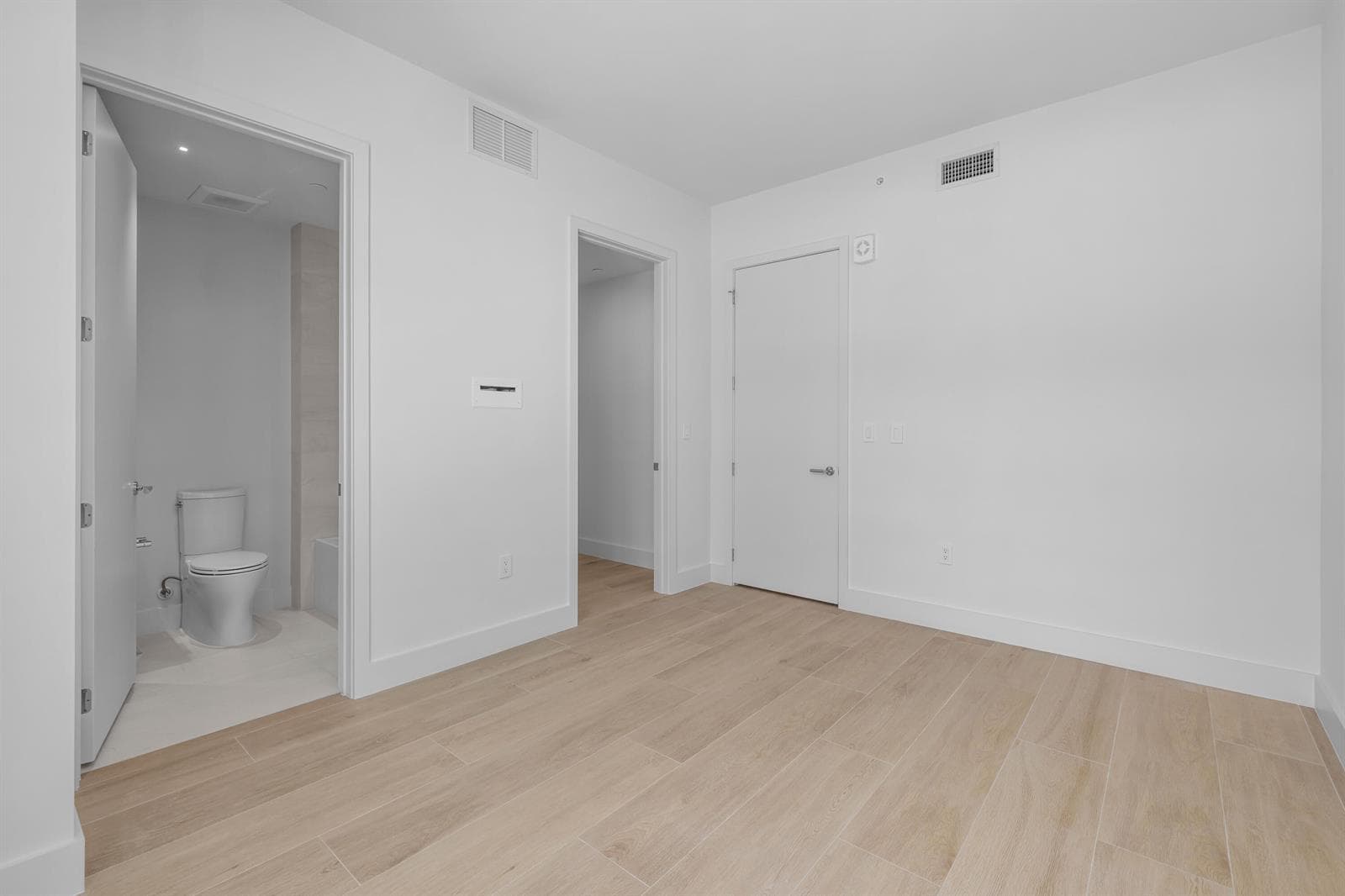 305 Briny Avenue 506 photo 25