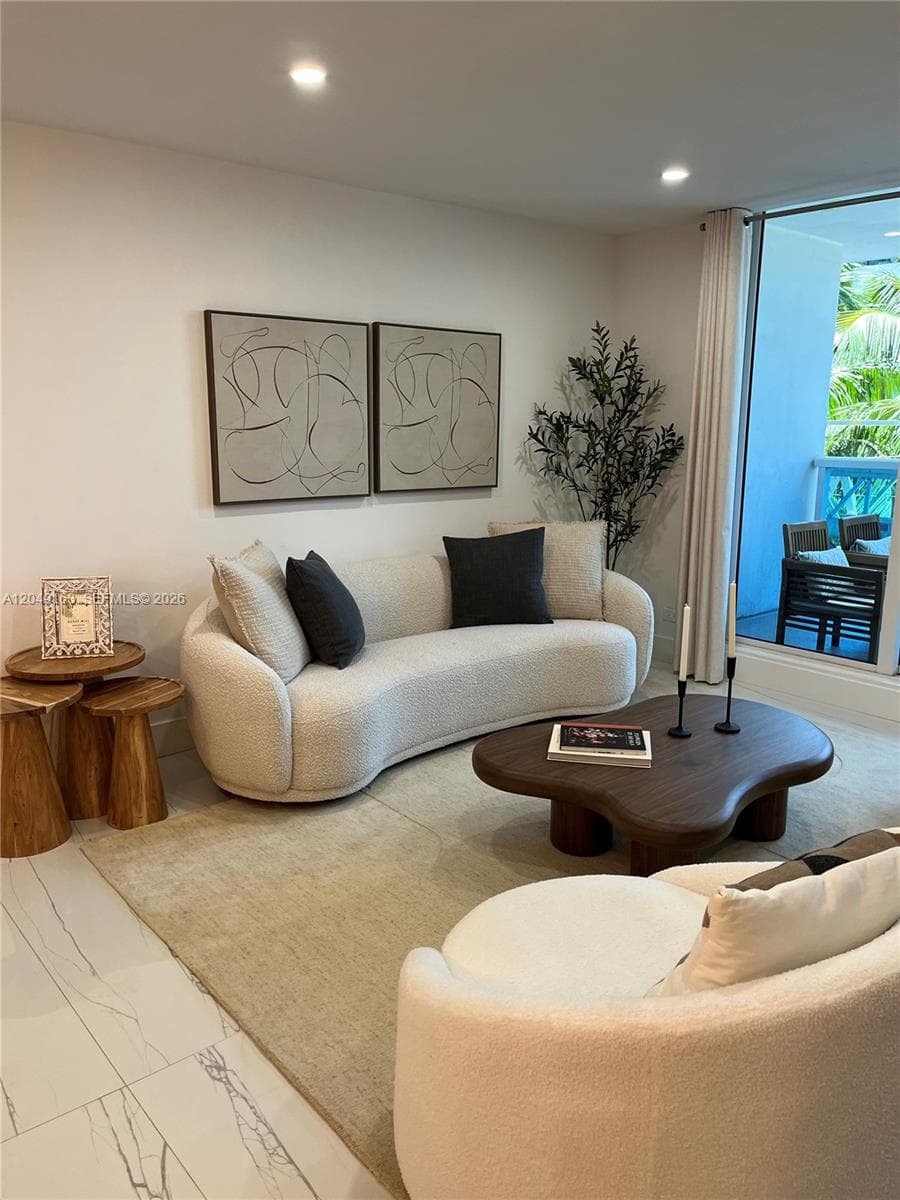 2301 Collins Ave 326 photo 4