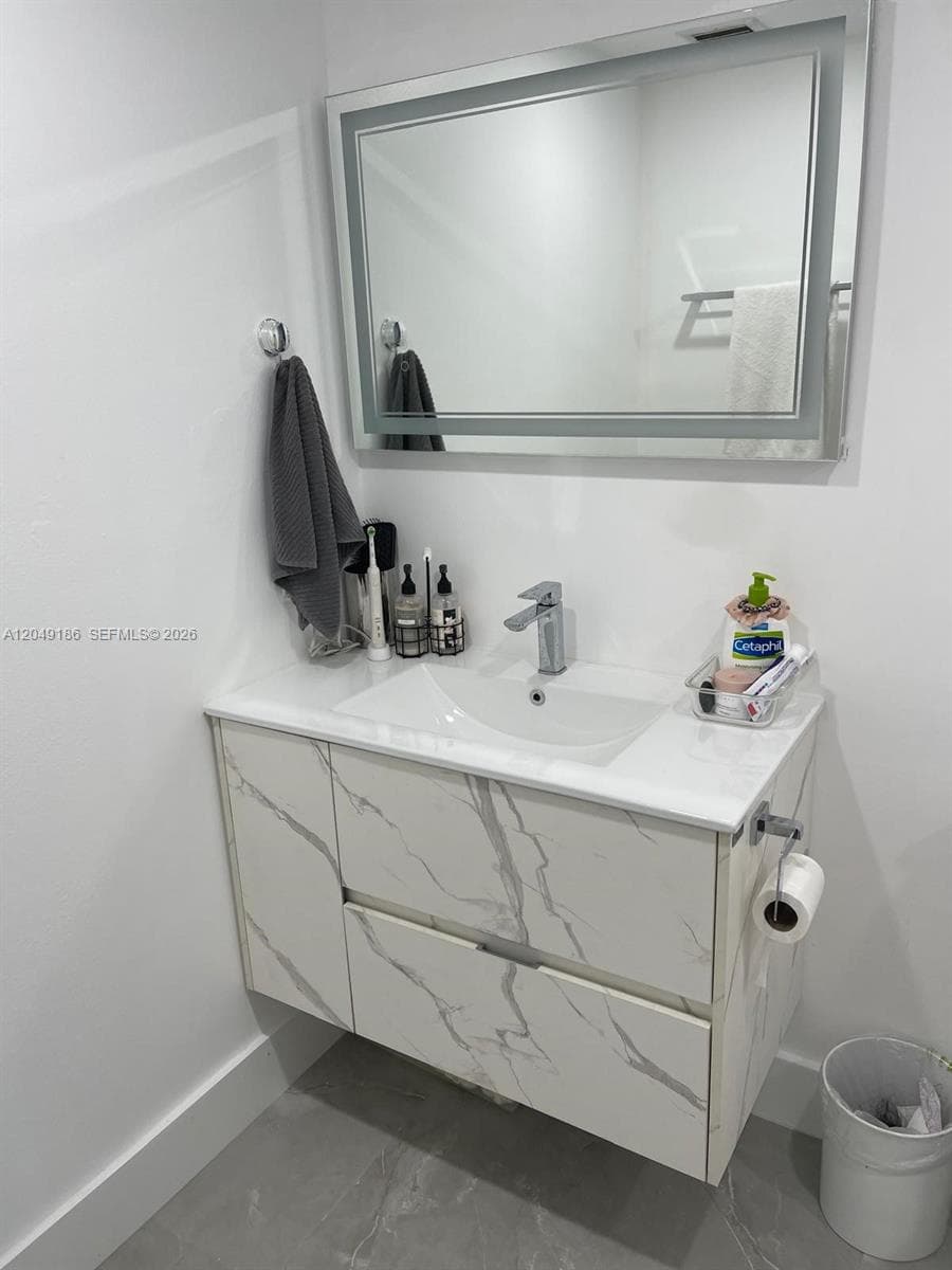 7601 E Treasure Dr 1017 photo 11