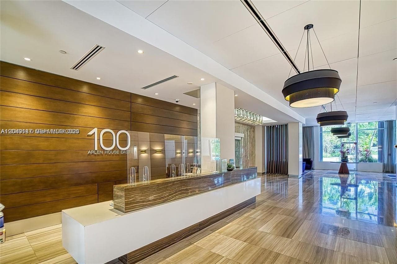 100 Bayview Dr 1906 photo 21